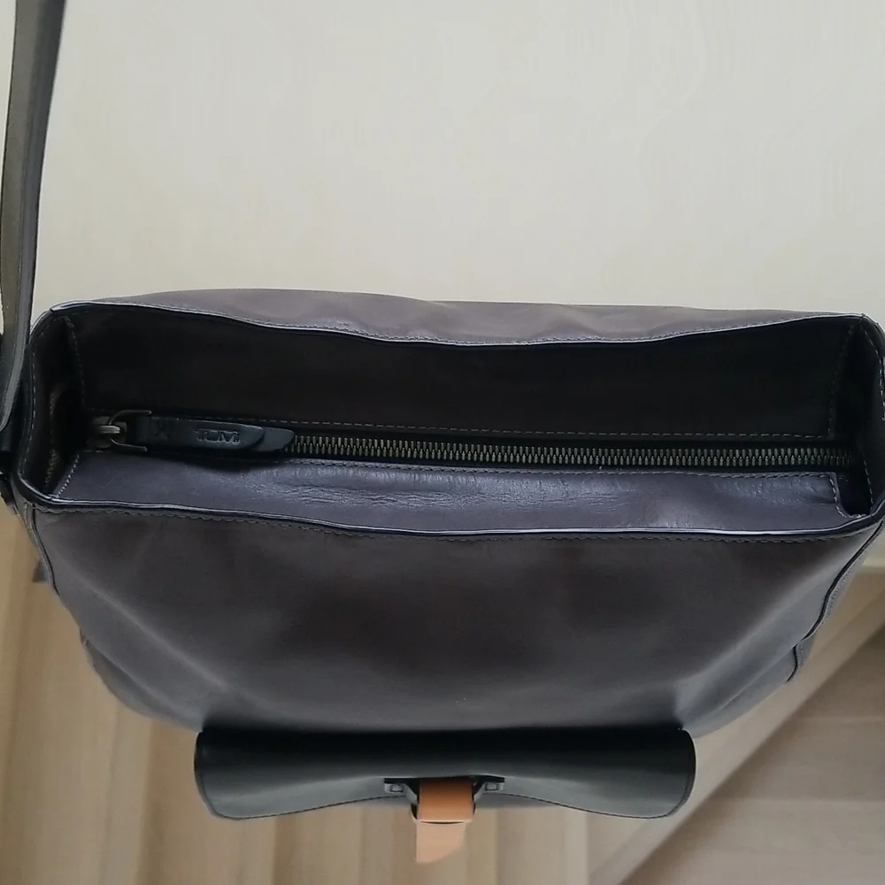Tumi Santa Monica Mabery Boho Leather Convertible Hobo Shoulder/Crossbod…